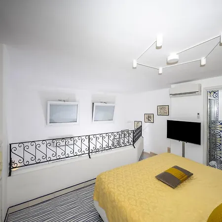 House In Positano Near Sandy Beach Apartment