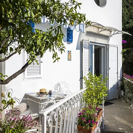 Apartment House In Positano Near Sandy Beach *